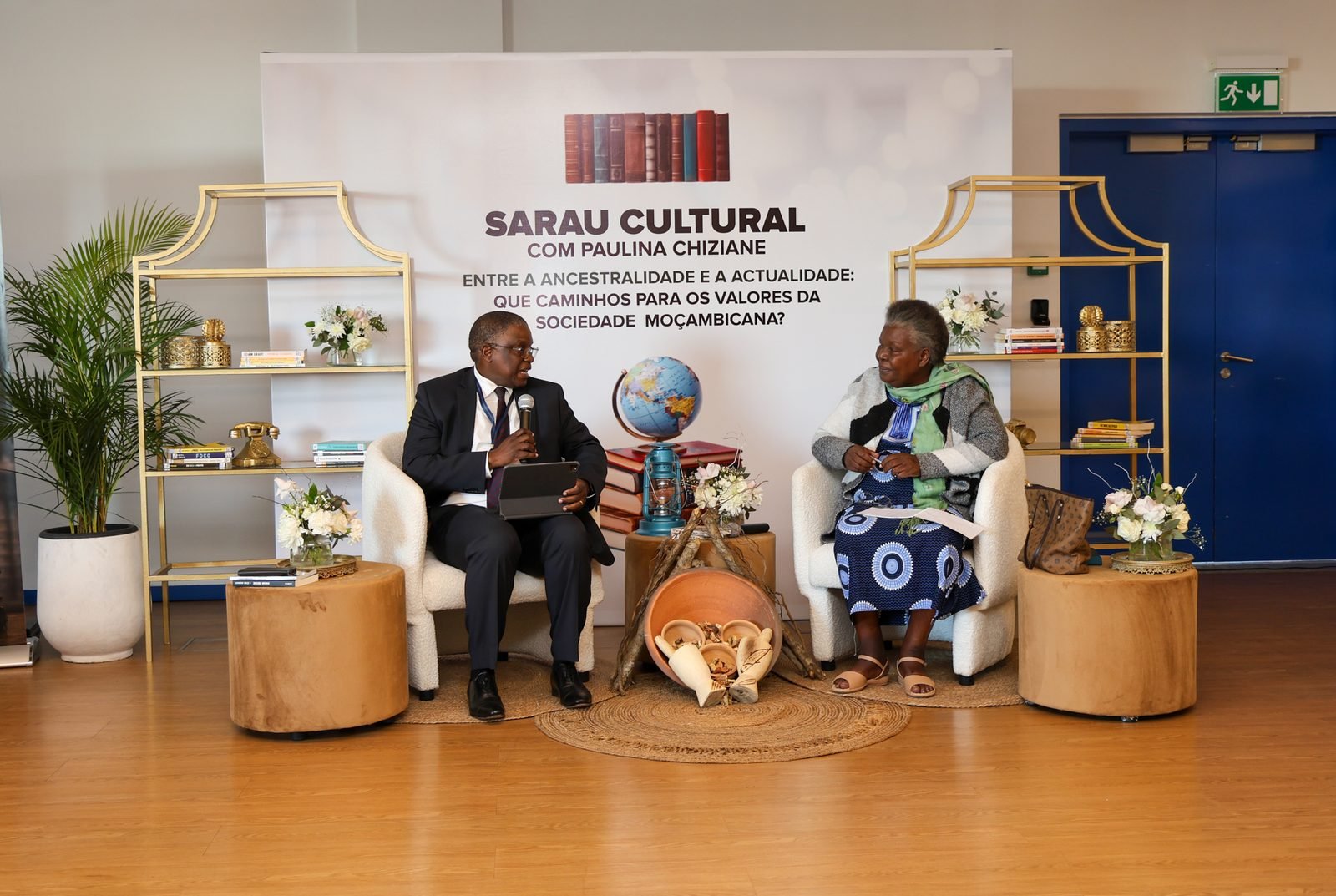 Bento Baloi modera o Sarau Cultural com Paulina Chiziane